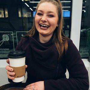 Meet your Posher, Alexis